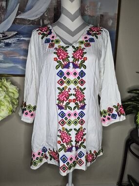 Somya White Embroidered Floral V-Neck Blouse